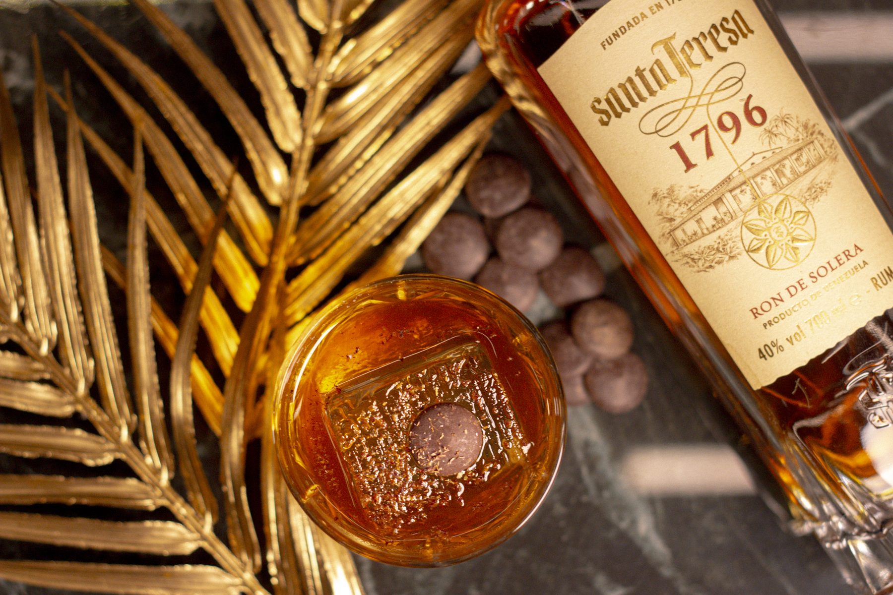 Old fashioned flat lay com rum