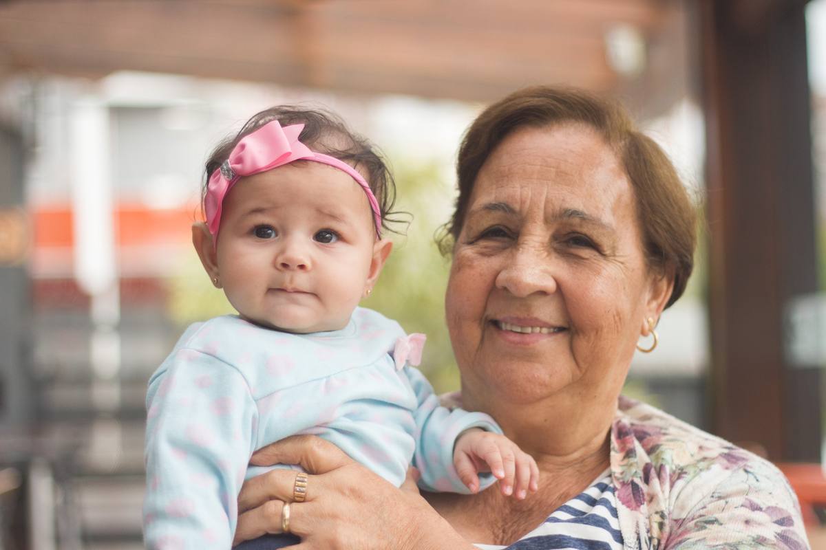 Candid family moment during Mariana's first-year session